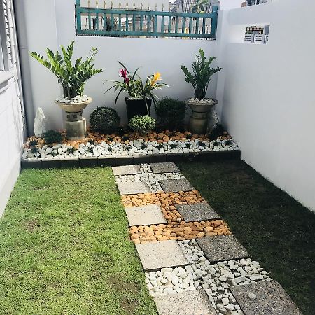 Hillary Timog Park Homes Angeles Esterno foto