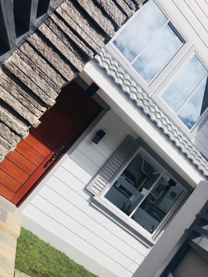 Hillary Timog Park Homes Angeles Esterno foto