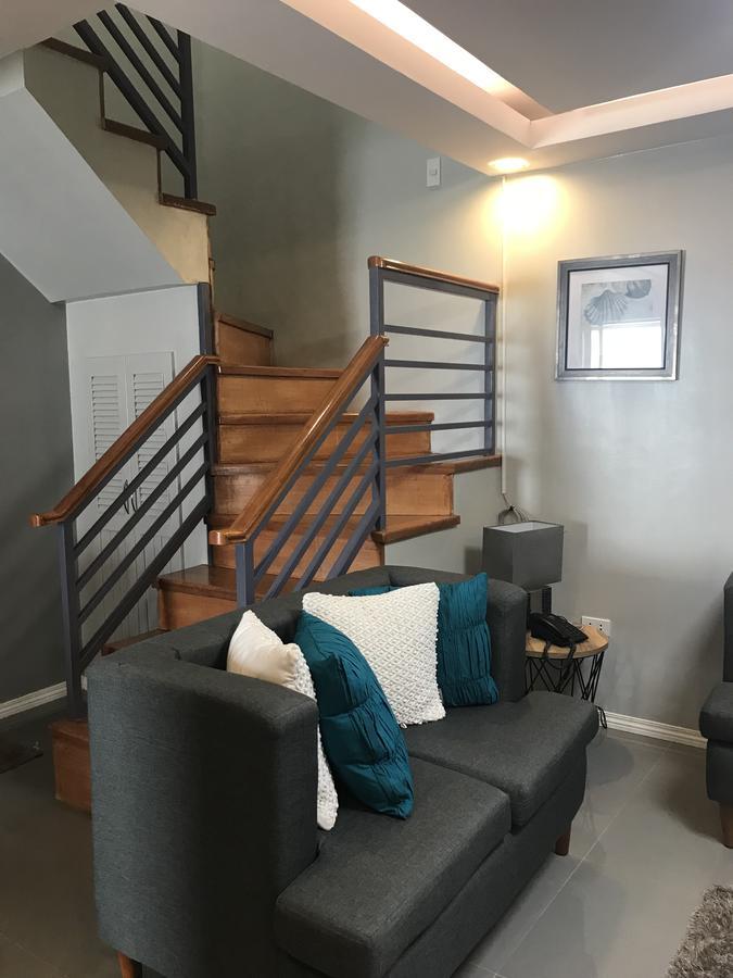 Hillary Timog Park Homes Angeles Esterno foto