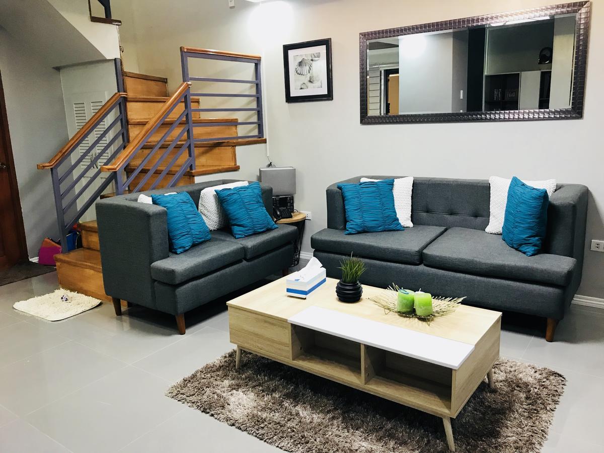 Hillary Timog Park Homes Angeles Esterno foto
