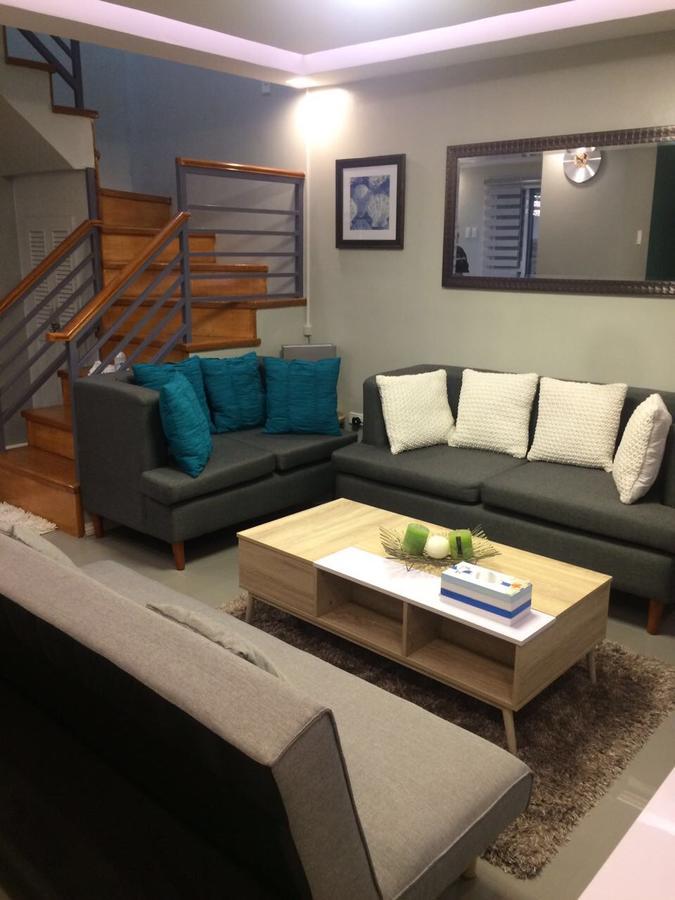 Hillary Timog Park Homes Angeles Esterno foto